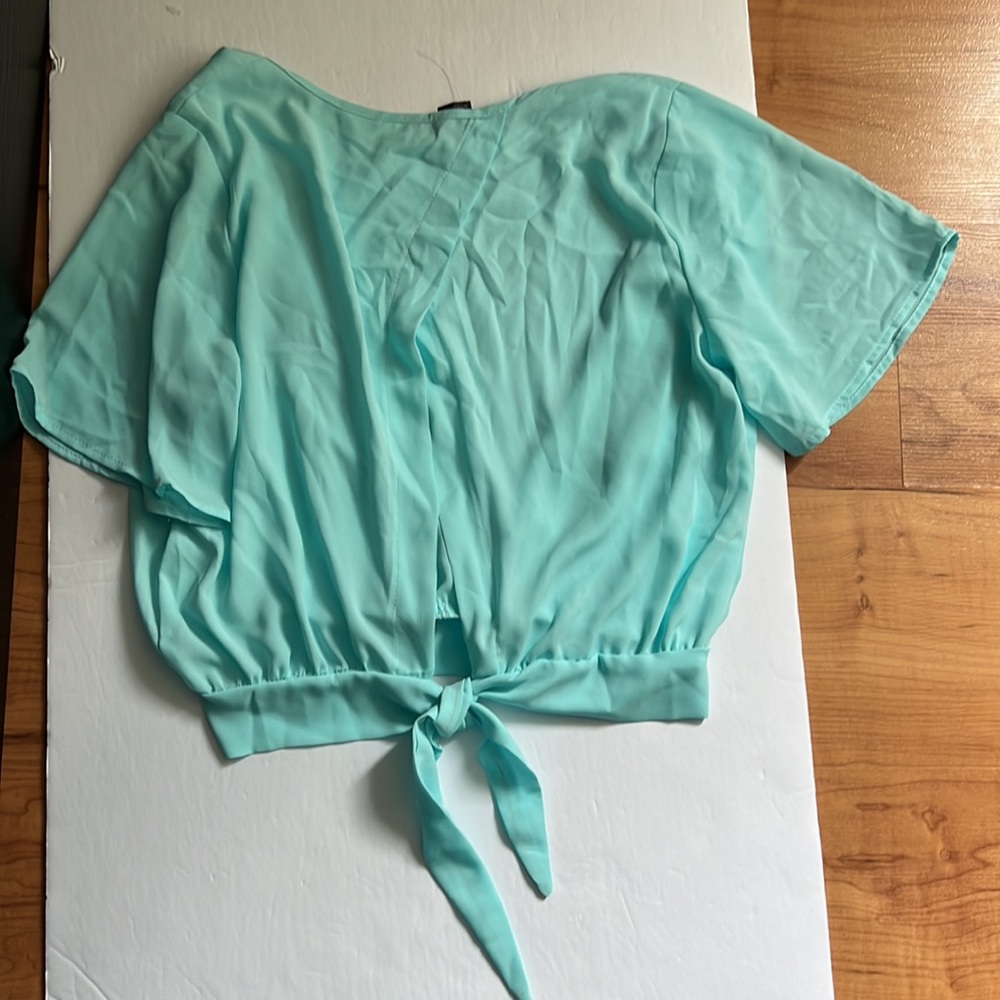Turquoise top - Picture 3 of 4